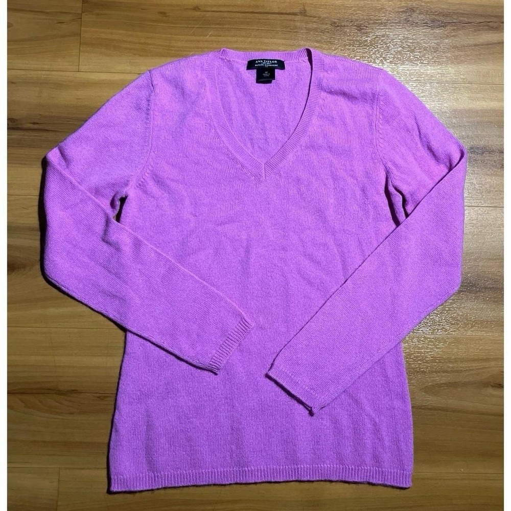 Ann Taylor 100% Cashmere Lavender Soft V-Neck Lightweight Pullover Sweater